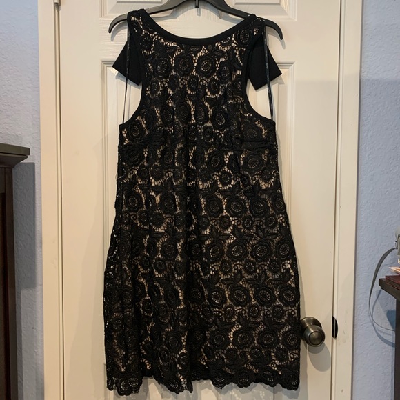 City Chic Woman’s Black Lace Dress - Picture 4 of 10